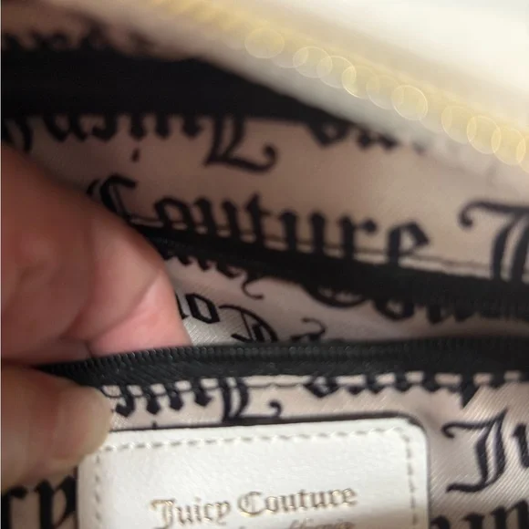 Juicy Couture White Crossbody Bag & Bath Body Works Hand Sanitizer - Picture 6 of 7